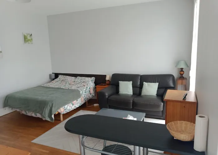 Appartement Perret 105 Rue Victor Hugo, Plein Centre, Parking Prive Arrivee Autonome