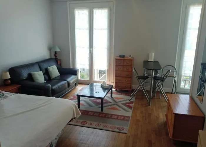 Appartement Perret 105 Rue Victor Hugo, Plein Centre, Parking Prive Arrivee Autonome