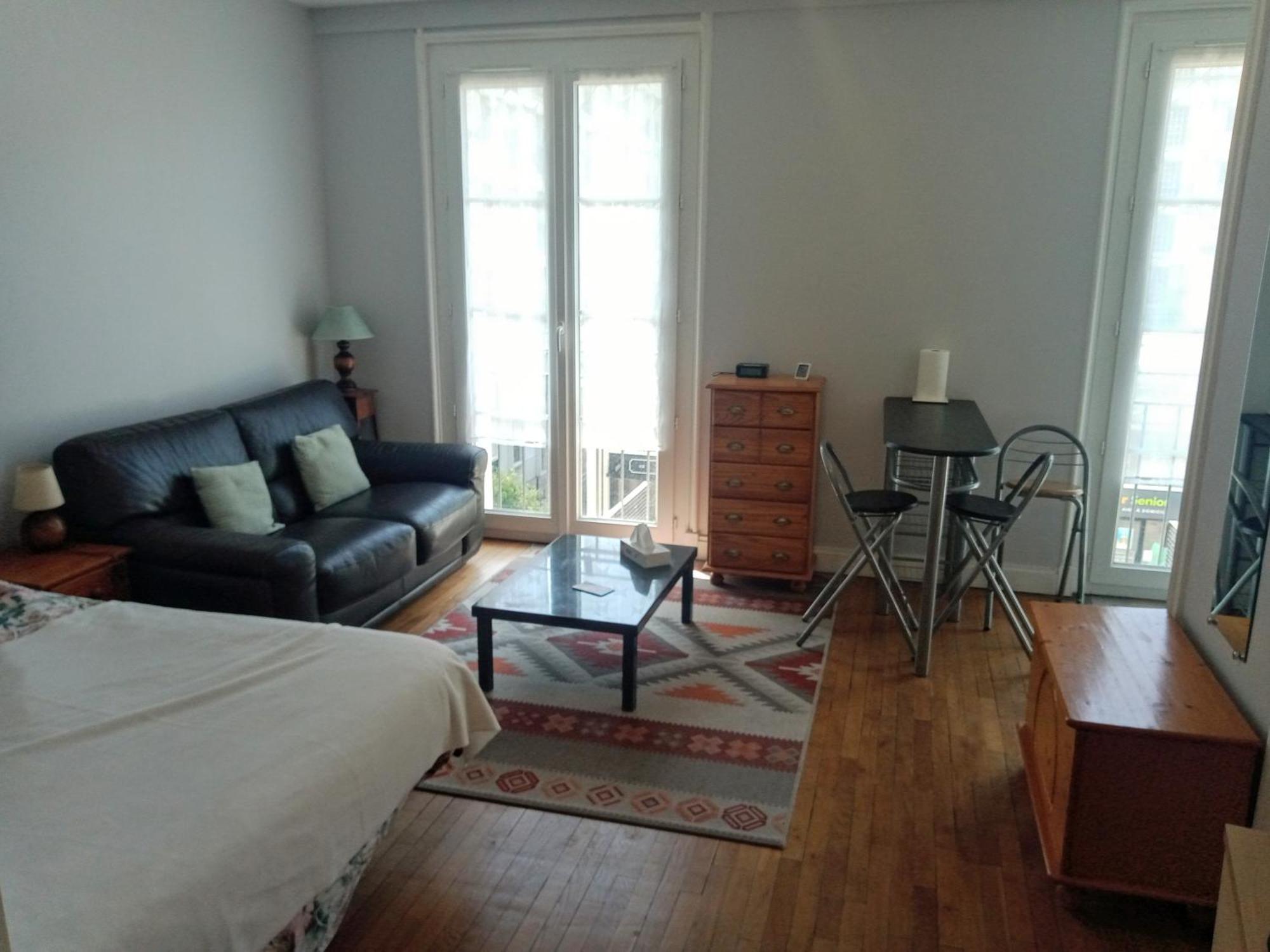 Perret 105 Rue Victor Hugo, Plein Centre, Parking Prive Arrivee Autonome Apartment *