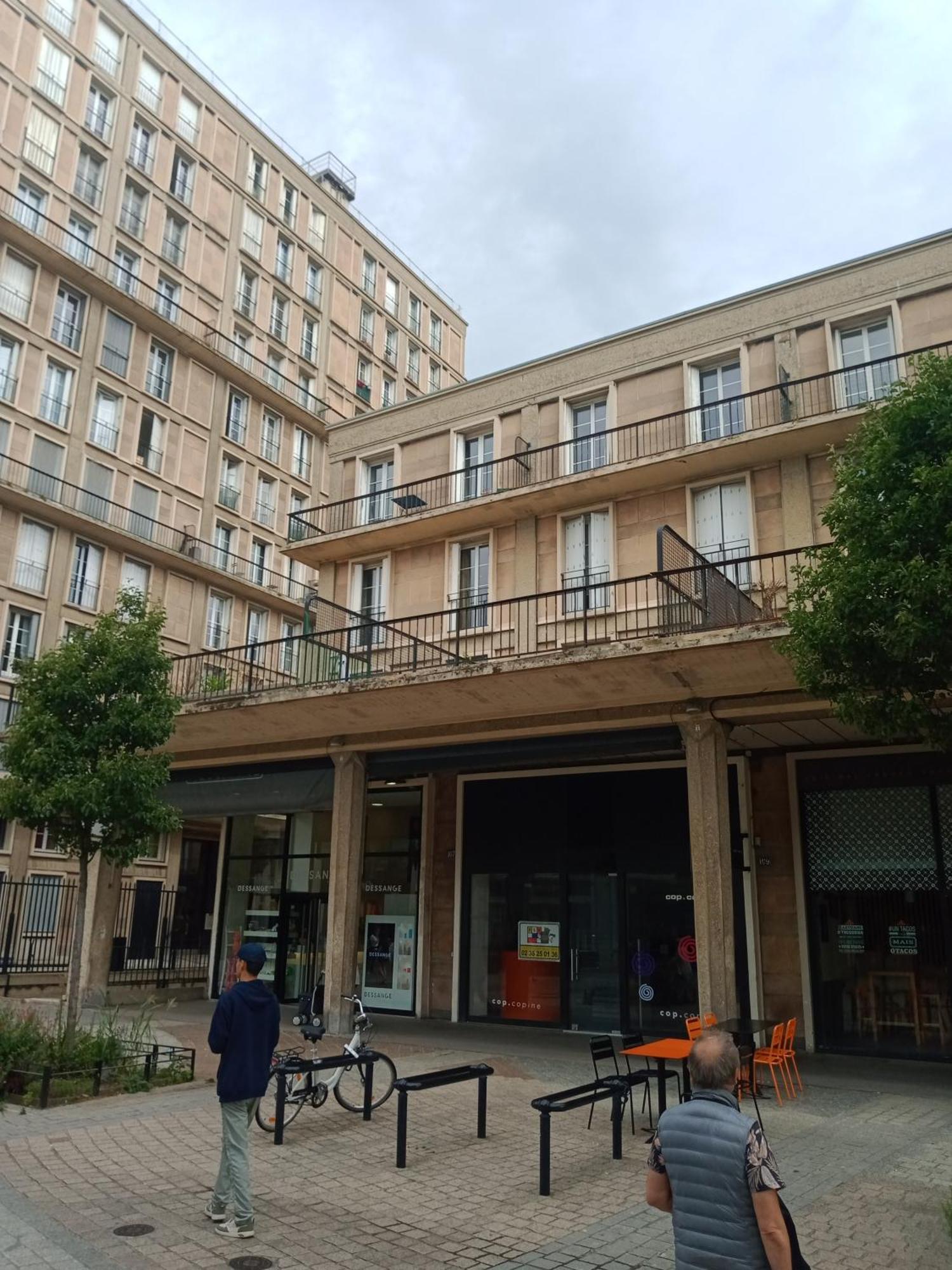Perret 105 Rue Victor Hugo, Plein Centre, Parking Prive Arrivee Autonome *